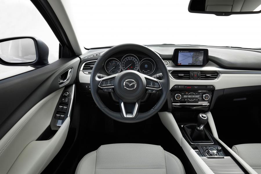 Торпедо Mazda6 Wagon 2015 года  (фото 37 из 77)